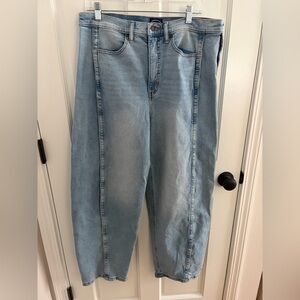 Scoop Slouchy Barrel Jeans Size 12. EUC Light Wash